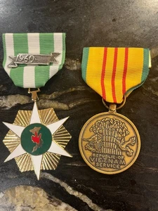 Vietnam Service Medal & Republic of Vietnam Campaign Medal 1960 - Picture 1 of 5