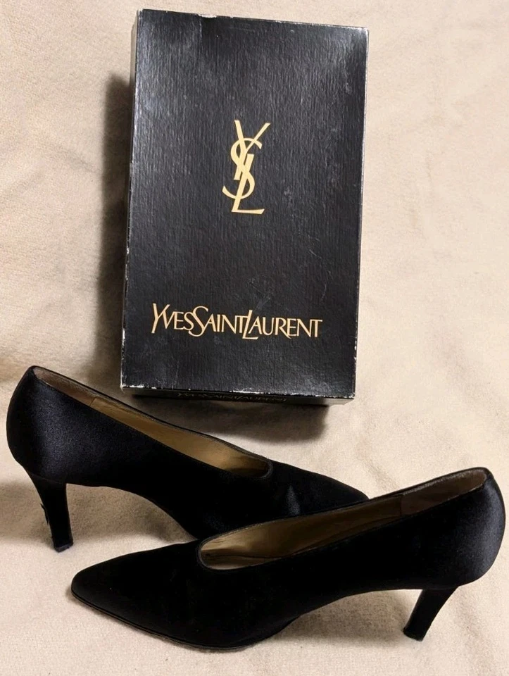 Salto Feminino Vintage Yves Saint Laurent Gala Cetim Preto Tamanho 7M Itália - Imagem 1 de 4