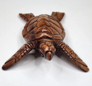 Estatuilla de tortuga marina de madera tallada a mano de 6,5" de largo - Imagen 1 de 8