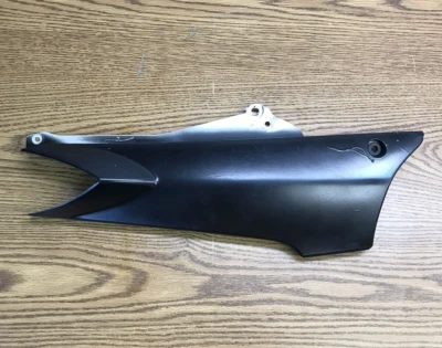 YAMAHA FJR1300 2003-2005, CUBIERTA LATERAL 2 PARTE DERECHA # 5JW-21721-01-P0 Foto 1 de 4