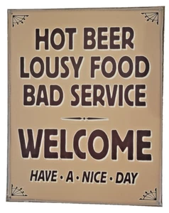 Letrero de lata de cerveza caliente pésima comida mal servicio bienvenida tener un buen día 12" x 15" - Imagen 1 de 13