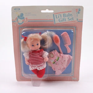 Cititoy 1985 Li'l Baby Gift Set Bambola 2 abiti pettine e pennello - Nuovo - Foto 1 di 7