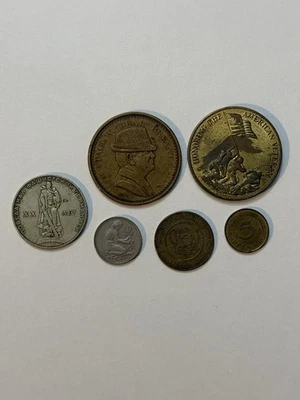 LOT OF DIFFERENT COINS - Image 1 of 2