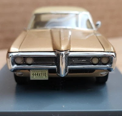 GOLD & BEIGE 1968 PONTIAC BONNEVILLE  Coupe 1/43, NEO American Excellence, 1/300 - Image 1 of 4