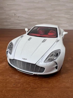 Modellino auto AUTOart Signature Aston Martin One-77 scala 1/18 usato - Immagine 1 di 4
