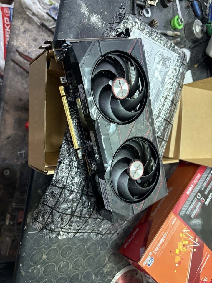Sapphire PULSE AMD Radeon RX 9060 XT 16GB GPU GDDR6 - Immagine 1 di 1