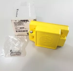 Daniel Woodhead 6700 Molex 1301550015 Weatherproof Cover Plate B Size 50-3231 - Picture 1 of 3