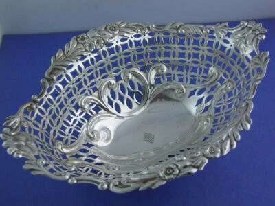 Cesta perforada inglesa de plata de ley LEVI & SALAMAN Birmingham c1898 con caras Foto 1 de 4
