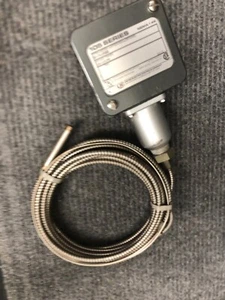 UNITED ELECT. E105-2BSB TEMPERATURE SWITCH 30-250F 15A 480VAC Heat Trace Control - Picture 1 of 4