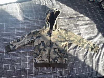 Sudadera con capucha True Religion verde camuflada con cremallera para niños pequeños talla 4T  Foto 1 de 4