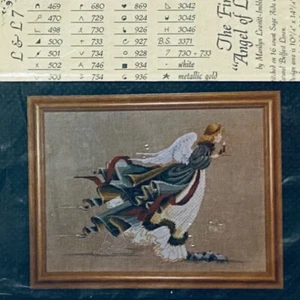 Der erste Engel des Lichts - Lavendel & Spitze - Vintage Kreuzstichmuster - Bild 1 von 3