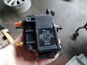 2010-2015 Jaguar XJ Air Ride Junction Block AW93-3B486-AA 10-15 - Bild 1 von 3