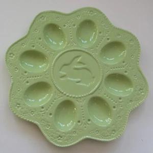 Festeggialo! Piatto in ceramica uovo di Pasqua verde 11" con coniglietto (contiene 8) nuovo con etichetta - Foto 1 di 7