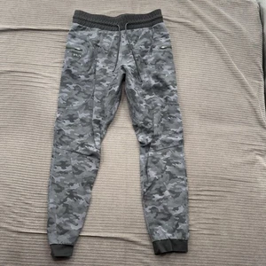 BYLT Elite Jogginghose Herren Large grau schwarz Tarnmuster sportlich Stretch Reißverschlusstasche - Bild 1 von 9