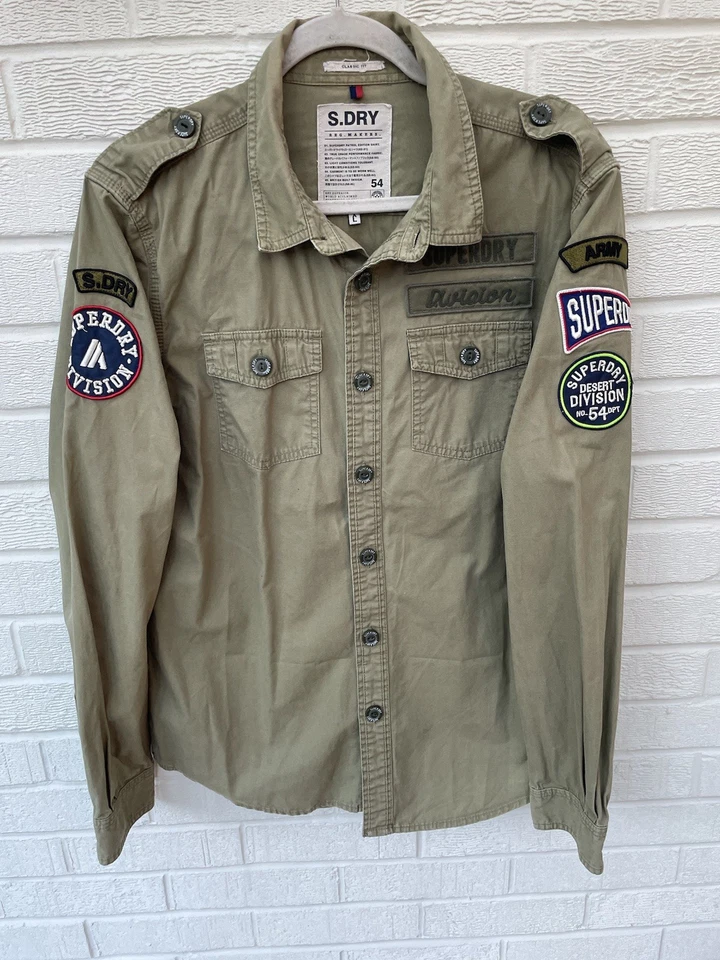 Superdry Camisa Hombre Grande Verde Militar Utilidad Parches Logo Caqui Desierto Foto 1 de 4