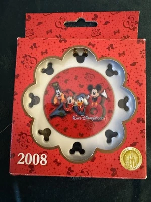 Ornamento de Natal Disney 4” cerâmica 2008 com Mickey Minnie Donald Pateta caixa original - Imagem 1 de 2