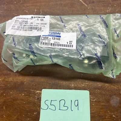 Hyundai Handle Assy 71EH-13140 New OEM - Image 1 of 3