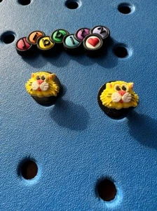 Pair of Yellow Cat Faces Authentic Jibbitz Shoe Charms for Crocs. 1st Gen. NEW! - Picture 1 of 2