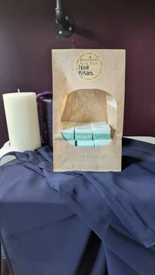 T'S TREAT BAG :: ICED KISSES  - Image 1 of 2