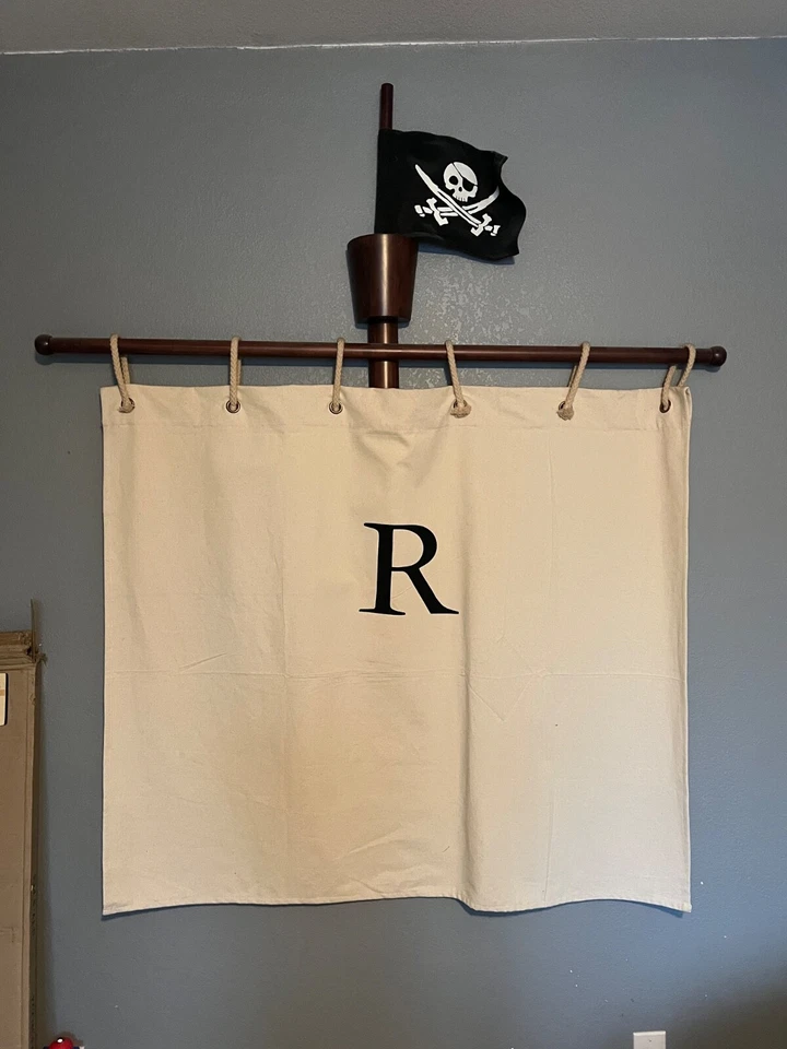 Mastro pirata infantil Potterybarn - Imagem 1 de 1