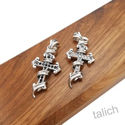 Cruz ornamentada de plata de ley 925 maciza con colgante de pancarta con circonita cúbica transparente negra Foto 1 de 4