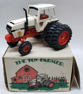 Case 2590 Tractor With Duals & FWA 1981 Toy Farmer By Ertl 1/16 Scale In Box - Image 1 of 4