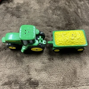 John Deere Salt and Pepper Shakers Tractors And Corn Bin Trailer Used - Picture 1 of 13
