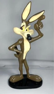 Wile E. Coyote figure, slightly damaged and dirty - Picture 1 of 9