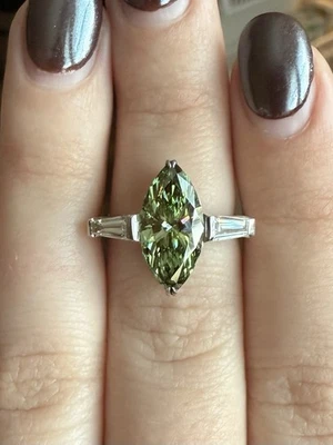 Anillo de diamantes marquesa verde vivo de lujo de 3,48 TCW cultivado en laboratorio certificado IGI  Foto 1 de 4
