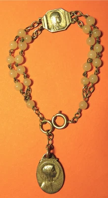 DIZAINIER ancien PERLES VERRE blanc dépoli  MAILLE MÉDAILLES ARGENT COMMUNION - Photo 1/2