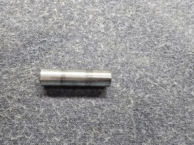 Деталь двигателя для радиоуправляемого самолета Super Tiger S3000 — штифт на запястье соединительного штока поршня - Изображение 1 из 4