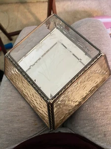 Beautiful flowered glass hanging planter for your flowers - Picture 1 of 2