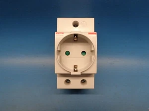 (1) M1175 ABB Zócalo Modular Schuko 250V 16A DIN RAIL MOUNT 2 clavijas europeo fuera de caja - Imagen 1 de 3