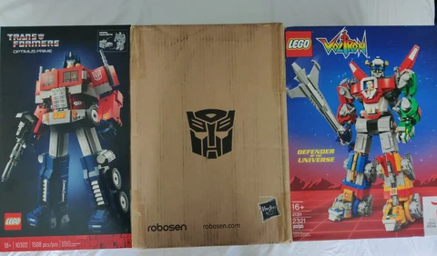 Robosen Hasbro Transformers Optimus Prime Flagship Collector's Edition + Voltron Cover