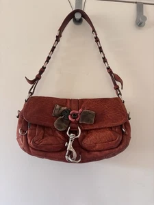 Miu Miu Snap Hook Shoulder Bag– Vintage Leder Hobo / Baguette mit Blüten-Detail - Bild 1 von 9