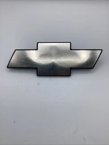 Chevrolet Silverado 1999-2006 parrilla emblema pajarita OEM 15706324 - Imagen 1 de 8