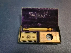 VINTAGE GILLETTE TRAVEL RAZOR & CASE 1920 - 1930 - Picture 1 of 9