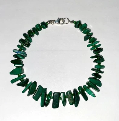 Brazalete terroso de cuentas de semillas de malaquita y plata de ley 925 de 7,75 pulgadas Foto 1 de 4