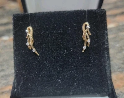 Brincos redemoinho de ouro amarelo 14K com diamante usados - Imagem 1 de 4