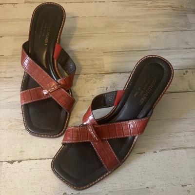 Sandalias Donald J. Pliner de cuero rojo con correa de tacón de cocodrilo para mujer 10M Foto 1 de 4