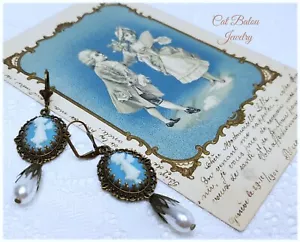 Zarte Gemme Cameo Vintage Antik Ohrringe Blau Türkis mit Perle CatBalouJewelry - Bild 1 von 17
