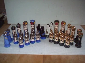 Vintage Duncan Mold Hand Painted Ceramic Medieval Chess Pieces Complete Set VGC - Picture 1 of 22