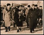CUBAN BALLET LEGEND ALICIA ALONSO FLOWERS IN CHINA AIRPORT 1960s ORIG PHOTO 441