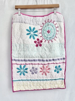 Almohada estándar bordada Pottery Barn Kids Mya diente de león flora maya usada en excelente estado Foto 1 de 3