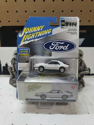 Ford Mustang SVO Pro Collector Series 1985 Johnny Lightning en blanco 1 de 5192 Foto 1 de 4