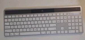 Logitech K750 Wireless Solar Recharging Keyboard for Mac Silver NO RECEIVER - Picture 1 of 6