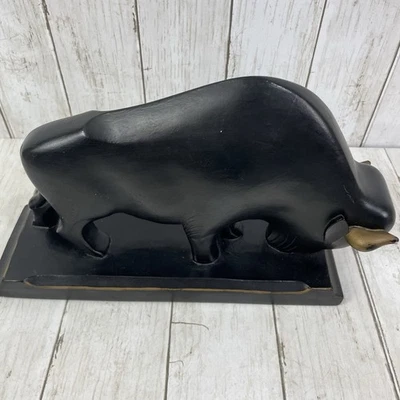 ¿Tiza negra vintage? Escultura de cerámica de búfalo bisonte occidental americano Foto 1 de 4