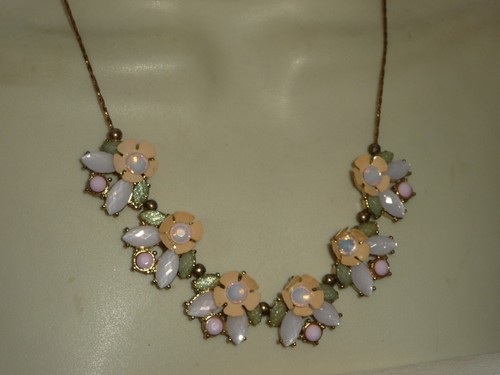 OFF WHITE COLLANA CATENA FIORI BIANCHI E ROSA PALLIDO SU TONO ORO #11 28A