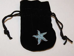 SWAROVSKI SEESTERN REVERS HEFTNADEL blaue Kristalle signiert Schwanenbrosche ausverkauft NEU - Bild 1 von 10