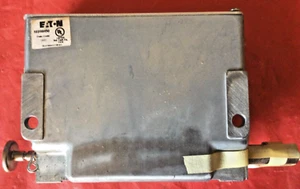 EATON 10316H50 Limit Switch with Rotating Shaft - Picture 1 of 3